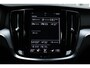 Volvo V60 B3 Mild Hybrid Momentum Advantage | Lederen Bekleding | Adaptieve Cruise Control Met Pilot Assist | Stuurverwarming | Stoelverwarming | Parkeersensoren Voor & Achter | Achteruitrijcamera | DAB+| Apple CarPlay/Android Auto | 17" Lichtmetalen Velgen | Connected Services Met Volvo On Call