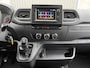 Renault Master T28 2.3 dCi 135 L1H1 Airco Cruise controle Trekhaak 2500kg trekgewicht Achteruitrijcamera Schuifdeur 3-Persoons Euro 6 Navigatiesysteem Telefoonverbinding 1e eigenaar