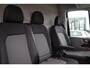 Volkswagen Crafter 35 2.0 TDI L3H2 Exclusive 177PK / 130kW DSG, Hero pakket (spoiler, zonwering, sidebars etc.), achteruitrijcamera (rear view), Apple Carplay & Android Auto, adaptieve cruise control (acc) met Stop & Go, verwarmbare voorruit, alarmsysteem, LED koplampen, bijrijdersbank met opbergvak, parkeersensoren voor + achter, versterkte vering en demping, trekhaak, 17'' LMV hoogglans zwart, BPMvrij