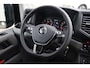 Volkswagen Crafter 35 2.0 TDI L3H2 Exclusive 177PK / 130kW DSG, Hero pakket (spoiler, zonwering, sidebars etc.), achteruitrijcamera (rear view), Apple Carplay & Android Auto, adaptieve cruise control (acc) met Stop & Go, verwarmbare voorruit, alarmsysteem, LED koplampen, bijrijdersbank met opbergvak, parkeersensoren voor + achter, versterkte vering en demping, trekhaak, 17'' LMV hoogglans zwart, BPMvrij