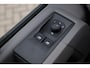 Volkswagen Crafter 35 2.0 TDI L3H2 Exclusive 177PK / 130kW DSG, Hero pakket (spoiler, zonwering, sidebars etc.), achteruitrijcamera (rear view), Apple Carplay & Android Auto, adaptieve cruise control (acc) met Stop & Go, verwarmbare voorruit, alarmsysteem, LED koplampen, bijrijdersbank met opbergvak, parkeersensoren voor + achter, versterkte vering en demping, trekhaak, 17'' LMV hoogglans zwart, BPMvrij