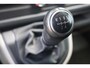 Volkswagen Transporter 2.0 TDI L2H1 Highline 102PK / 75kW, Highline, achterdeuren met ruit en wisser, navigatie, multifunctioneel lederen stuurwiel, parkeersensoren voor en achter (pdc), trekhaak, voorruit verwarming, cruise control, licht en regensensor, airco