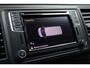 Volkswagen Transporter 2.0 TDI L2H1 Highline 102PK / 75kW, Highline, achterdeuren met ruit en wisser, navigatie, multifunctioneel lederen stuurwiel, parkeersensoren voor en achter (pdc), trekhaak, voorruit verwarming, cruise control, licht en regensensor, airco