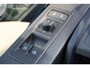 Volkswagen Transporter 2.0 TDI L2H1 Highline 102PK / 75kW, Highline, achterdeuren met ruit en wisser, navigatie, multifunctioneel lederen stuurwiel, parkeersensoren voor en achter (pdc), trekhaak, voorruit verwarming, cruise control, licht en regensensor, airco