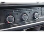 Volkswagen Transporter 2.0 TDI L2H1 Highline 102PK / 75kW, Highline, achterdeuren met ruit en wisser, navigatie, multifunctioneel lederen stuurwiel, parkeersensoren voor en achter (pdc), trekhaak, voorruit verwarming, cruise control, licht en regensensor, airco