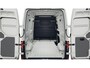 Volkswagen Crafter Bedrijfswagens Trendline L3H3 35 (140 pk) 103 kW pk 6 versn. Hand | BPM vrij | Vierseizoensbanden | Trekhaak met vaste kogel (inclusief aanhangwagenstabilisator) | Middelhoog dak (h3) | Achteruitrijcamera (rear view) |