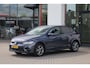 Volkswagen Polo 1.0 TSI R-Line 95PK / 70kW DSG, Achteruitrijcamera (rear view), LED koplampen, extra getint glas, Digital Cockpit Pro, comfortstoelen, 16'' 'Valencia' LMV, Apple Carplay / Android Auto, draadloos telefoon laden, DAB+, verkeerstekenherkenning, parkeersensoren voor en achter (pdc), elektrisch verstel-, verwarm- en inklapbare buitenspiegels, 48 maanden garantie / max 100.000km