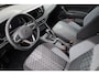 Volkswagen Polo 1.0 TSI R-Line 95PK / 70kW DSG, Achteruitrijcamera (rear view), LED koplampen, extra getint glas, Digital Cockpit Pro, comfortstoelen, 16'' 'Valencia' LMV, Apple Carplay / Android Auto, draadloos telefoon laden, DAB+, verkeerstekenherkenning, parkeersensoren voor en achter (pdc), elektrisch verstel-, verwarm- en inklapbare buitenspiegels