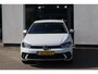 Volkswagen Polo 1.0 TSI R-Line 95PK / 70kW Verwarmbare voorstoelen, Keyless Entry & Start, volledig digitaal instrumentenpaneel, Apple Carplay & Android Auto, adaptive cruise control met Stop & Go en stuurhulp, Climatronic airconditioning, extra getint glas achter, buitenspiegels elektrisch verstel-, inklap- en verwambaar, 16'' LMV