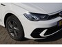Volkswagen Polo 1.0 TSI R-Line 95PK / 70kW Verwarmbare voorstoelen, Keyless Entry & Start, volledig digitaal instrumentenpaneel, Apple Carplay & Android Auto, adaptive cruise control met Stop & Go en stuurhulp, Climatronic airconditioning, extra getint glas achter, buitenspiegels elektrisch verstel-, inklap- en verwambaar, 16'' LMV