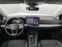 Volkswagen Golf 1.5 eTSI 116 7DSG Life Edition | 'App-Connect' draadloze smartphone integratie | Achterbank in ongelijke delen neerklapbaar incl. middenarmsteun en doorlaadmogelijkheid | Afstandscontrolesysteem (Front Assist)
