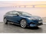 Volkswagen ID.7 Tourer 77 kWh Elektromotor 286 1AT Pro Business | 'App-Connect' draadloze smartphone integratie | Achterbank in ongelijke delen neerklapbaar incl. middenarmsteun en doorlaadmogelijkheid | Afstandscontrolesysteem (Front Assist), met voetgangers- en fietsersherkenning