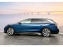 Volkswagen ID.7 Tourer 77 kWh Elektromotor 286 1AT Pro Business | 'App-Connect' draadloze smartphone integratie | Achterbank in ongelijke delen neerklapbaar incl. middenarmsteun en doorlaadmogelijkheid | Afstandscontrolesysteem (Front Assist), met voetgangers- en fietsersherkenning
