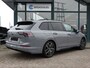 Volkswagen Golf Variant R-Line Edition | Inclusief €2000,- inruilvoordeel Inclusief €2000,- inruilvoordeel | 'App-Connect' draadloze smartphone integratie | Achterbank in ongelijke delen neerklapbaar incl. middenarmsteun en doorlaadmogelijkheid | Afstandscontrolesysteem (Front Assist)