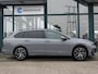 Volkswagen Golf Variant R-Line Edition | Inclusief €2000,- inruilvoordeel Inclusief €2000,- inruilvoordeel | 'App-Connect' draadloze smartphone integratie | Achterbank in ongelijke delen neerklapbaar incl. middenarmsteun en doorlaadmogelijkheid | Afstandscontrolesysteem (Front Assist)
