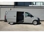 Mercedes-Benz eVito 112 L2 | Parkeerpakket met achteruitrijcamera | Smartphone Integratie Pakket | Laadruimte bekleding met Kunststof vloer | Tweezits Bijrijdersbank | Comfort Bestuurdersstoel |