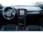 Volvo EC40 Single Motor Extended Range 82 kWh Plus, Volvo EC40 Single Motor Extended Range 252PK 82 kWh Plus, 734 Fjord Blue Metallic, R980 Microtech/Nubuck Charcoal, Glazen panoramadak, 19" lichtmetalen velgen, Extra getint glas achter, Trekhaak semi elektrisch inklapbaar, Climate Pack, Driver Assist & Awareness, Google Maps & Infotainment