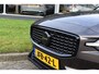 Volvo V60 T6 AWD 350PK Plug-in Hybrid Essential Edition Black | Demo | Camera | 19"LMV | Stoel-stuur verwarming | Getint glas