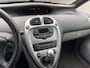 Citroën Xsara Picasso 1.6i-16V Caractère Clima, Parkeer sensoren,  Lichte schade Bij de verkoop van gebruikte voertuigen door CD-Cars wordt geen standaard garantie verstrekt. De koper aanvaardt het voertuig in de staat waarin het zich bevindt op het moment van aankoop, in
