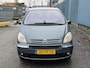 Citroën Xsara Picasso 1.6i-16V Caractère Clima, Parkeer sensoren,  Lichte schade Bij de verkoop van gebruikte voertuigen door CD-Cars wordt geen standaard garantie verstrekt. De koper aanvaardt het voertuig in de staat waarin het zich bevindt op het moment van aankoop, in