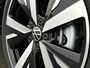 Volkswagen Golf 1.5 eHybrid 204 6DSG eHybrid Life Edition | 'App-Connect' draadloze smartphone integratie | Achterbank in ongelijke delen neerklapbaar incl. middenarmsteun en doorlaadmogelijkheid | Achteruitrijcamera (Rear View)