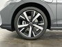 Volkswagen Golf 1.5 eHybrid 204 6DSG eHybrid Life Edition | 'App-Connect' draadloze smartphone integratie | Achterbank in ongelijke delen neerklapbaar incl. middenarmsteun en doorlaadmogelijkheid | Achteruitrijcamera (Rear View)