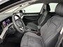 Volkswagen Golf 1.5 eHybrid 204 6DSG eHybrid Life Edition | 'App-Connect' draadloze smartphone integratie | Achterbank in ongelijke delen neerklapbaar incl. middenarmsteun en doorlaadmogelijkheid | Achteruitrijcamera (Rear View)