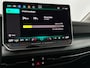 Volkswagen Golf 1.5 eHybrid 204 6DSG eHybrid Life Edition | 'App-Connect' draadloze smartphone integratie | Achterbank in ongelijke delen neerklapbaar incl. middenarmsteun en doorlaadmogelijkheid | Achteruitrijcamera (Rear View)