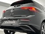 Volkswagen Golf 1.5 eHybrid 204 6DSG eHybrid Life Edition | 'App-Connect' draadloze smartphone integratie | Achterbank in ongelijke delen neerklapbaar incl. middenarmsteun en doorlaadmogelijkheid | Achteruitrijcamera (Rear View)