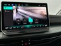 Volkswagen Golf 1.5 eHybrid 204 6DSG eHybrid Life Edition | 'App-Connect' draadloze smartphone integratie | Achterbank in ongelijke delen neerklapbaar incl. middenarmsteun en doorlaadmogelijkheid | Achteruitrijcamera (Rear View)