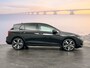 Volkswagen Golf 1.5 eHybrid 204 6DSG eHybrid Life Edition | 'App-Connect' draadloze smartphone integratie | Achterbank in ongelijke delen neerklapbaar incl. middenarmsteun en doorlaadmogelijkheid | Achteruitrijcamera (Rear View)