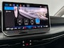 Volkswagen Golf 1.5 eHybrid 204 6DSG eHybrid Life Edition | 'App-Connect' draadloze smartphone integratie | Achterbank in ongelijke delen neerklapbaar incl. middenarmsteun en doorlaadmogelijkheid | Achteruitrijcamera (Rear View)