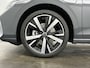 Volkswagen Golf 1.5 eHybrid 204 6DSG eHybrid Life Edition | 'App-Connect' draadloze smartphone integratie | Achterbank in ongelijke delen neerklapbaar incl. middenarmsteun en doorlaadmogelijkheid | Achteruitrijcamera (Rear View)