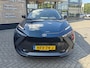 Toyota C-HR 1.8 HYBRID 140 DYNAMIC NIEUW DIRECT LEVERBAAR NAVI CLIMA PARK-SENSOREN 18" LM-VELGEN CAMERA KEYLESS AD-CRUISE DODEHOEKDETECTIE