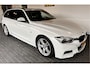 BMW 3-Serie Touring 318i M Sport / Stoelverwarming / LED / PDC