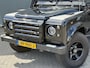 Land Rover Defender BWJ 2005 2.5 123 PK Td5 110" S High Capacity AIRCO | PRIV. GLAS | 16 INCH BORBET LMV | APPLE CARPLAY | ANDROID AUTO | CAMERA | TREKHAAK | TUSSENBAK MET LANGERE OVERBRENGING