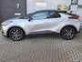 Toyota C-HR 1.8 HYBRID 140 FIRST EDITION NAVI APPLE/ANDROID P-SENSOREN EL-ACHTERKLEP 360GR-CAMERA LED-PAKKET NL-AUTO