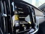 Volvo V60 2.0 T6 Recharge AWD R-Design | Trekhaak | Adaptieve Cruise Control | Donker getint glas achter | Parkeercamera | 19" LM velgen | Navigatie | Keyless | Dode hoek detectie BLIS | Apple Carplay / Android Auto | DAB+ radio |