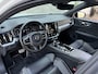 Volvo V60 2.0 T6 Recharge AWD R-Design | Trekhaak | Adaptieve Cruise Control | Donker getint glas achter | Parkeercamera | 19" LM velgen | Navigatie | Keyless | Dode hoek detectie BLIS | Apple Carplay / Android Auto | DAB+ radio |