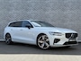 Volvo V60 2.0 T6 Recharge AWD R-Design | Trekhaak | Adaptieve Cruise Control | Donker getint glas achter | Parkeercamera | 19" LM velgen | Navigatie | Keyless | Dode hoek detectie BLIS | Apple Carplay / Android Auto | DAB+ radio |