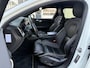 Volvo V60 2.0 T6 Recharge AWD R-Design | Trekhaak | Adaptieve Cruise Control | Donker getint glas achter | Parkeercamera | 19" LM velgen | Navigatie | Keyless | Dode hoek detectie BLIS | Apple Carplay / Android Auto | DAB+ radio |