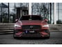 Volvo V60 2.0 T8 Plug-in hybrid AWD Ultra Dark | Bowers & Wilkins Audio | Stoel + stuurverwarming | Schuif-/-kanteldak | elektr. stoelen incl. memory | 21" Everlast velgen| Heico verlagingsset | Heico sportuitlaat | Heico Bodypakket | Absolute Matt Mythos Red |