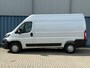 Peugeot Boxer 330 2.2 BlueHDi 120 L2H2 Premium | Achteruitrijcamera | All-season banden | Bestuurdersstoel in hoogte verstelbaar