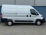 Peugeot Boxer 330 2.2 BlueHDi 120 L2H2 Premium | Achteruitrijcamera | All-season banden | Bestuurdersstoel in hoogte verstelbaar