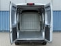 Peugeot Boxer 330 2.2 BlueHDi 120 L2H2 Premium | Achteruitrijcamera | All-season banden | Bestuurdersstoel in hoogte verstelbaar
