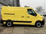 Renault Master T28 2.3 dCi 135 L1H1 Airco Cruise controle Trekhaak 2500kg trekgewicht Achteruitrijcamera Schuifdeur 3-Persoons Euro 6 Navigatiesysteem Telefoonverbinding 1e eigenaar