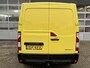 Renault Master T28 2.3 dCi 135 L1H1 Airco Cruise controle Trekhaak 2500kg trekgewicht Achteruitrijcamera Schuifdeur 3-Persoons Euro 6 Navigatiesysteem Telefoonverbinding 1e eigenaar