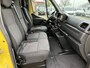 Renault Master T28 2.3 dCi 135 L1H1 Airco Cruise controle Trekhaak 2500kg trekgewicht Achteruitrijcamera Schuifdeur 3-Persoons Euro 6 Navigatiesysteem Telefoonverbinding 1e eigenaar
