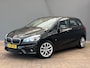 BMW 2-Serie Active Tourer 225xe iPerformance Àutomaat | Stoelverwarming | Navigatie | Clima | Cruise | Parkeersensoren | | Airco (automatisch) | Bluetooth telefoonvoorbereiding | Boordcomputer