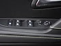 Peugeot e-208 EV GT Pack 50 kWh 136pk Automaat 17''LM | ADAPT. CRUISE | STOELVERW. VOOR | DAB | NAVI | PDC + CAM. | DODE HOEK
